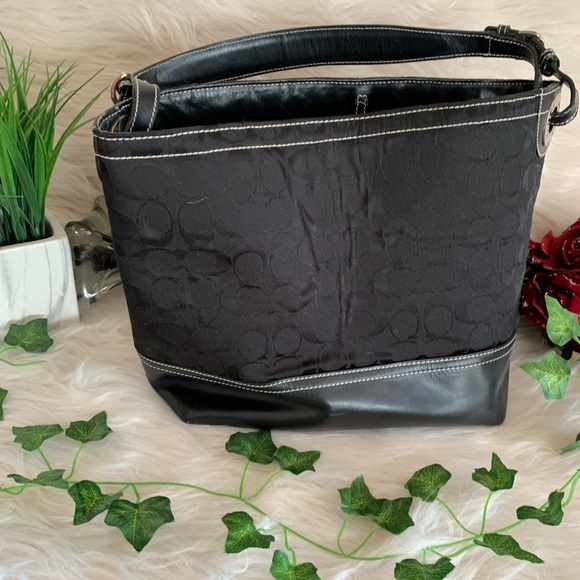 Women's Medium Soulder Purse - Picture 2 of 12